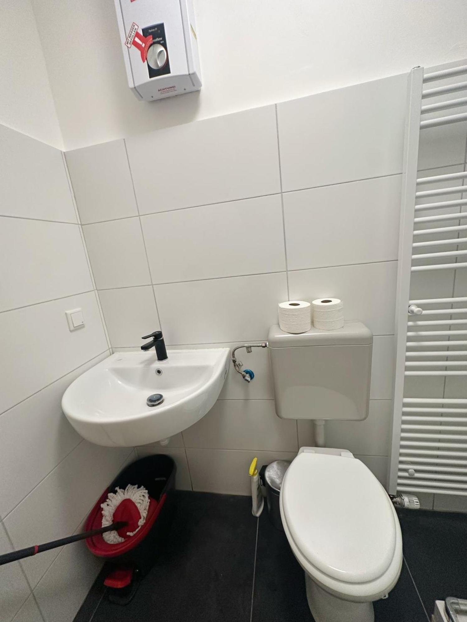 2Schlafenzimmer 5Betten Montuerwhonung Appartement Düsseldorf Buitenkant foto