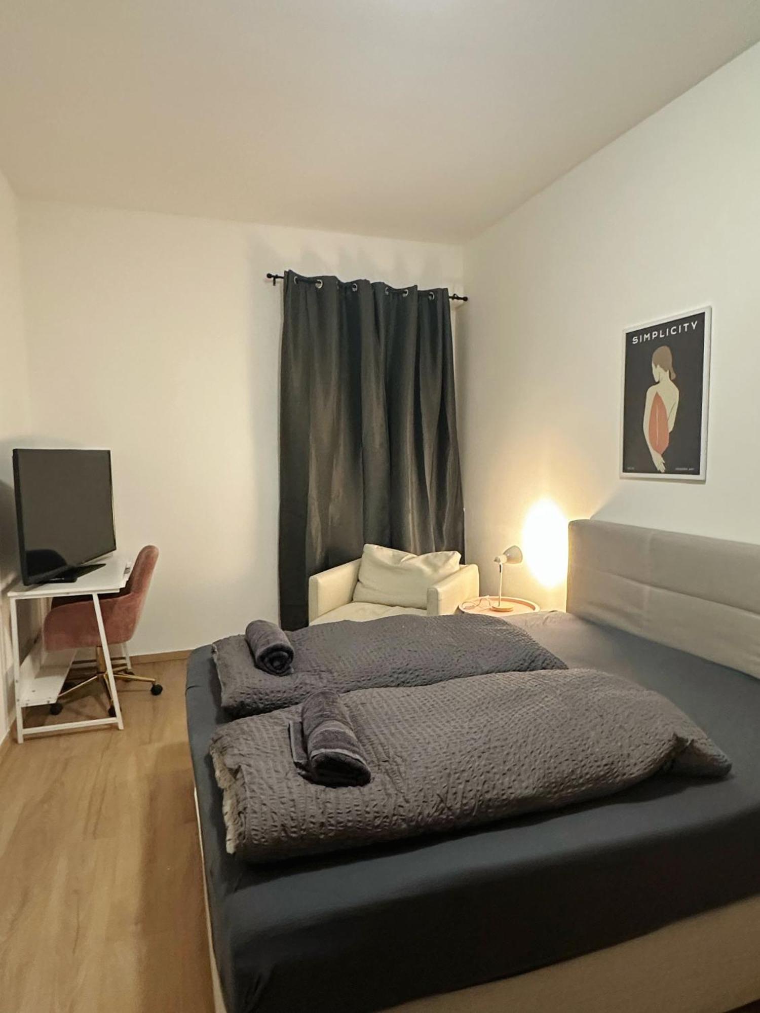 2Schlafenzimmer 5Betten Montuerwhonung Appartement Düsseldorf Buitenkant foto