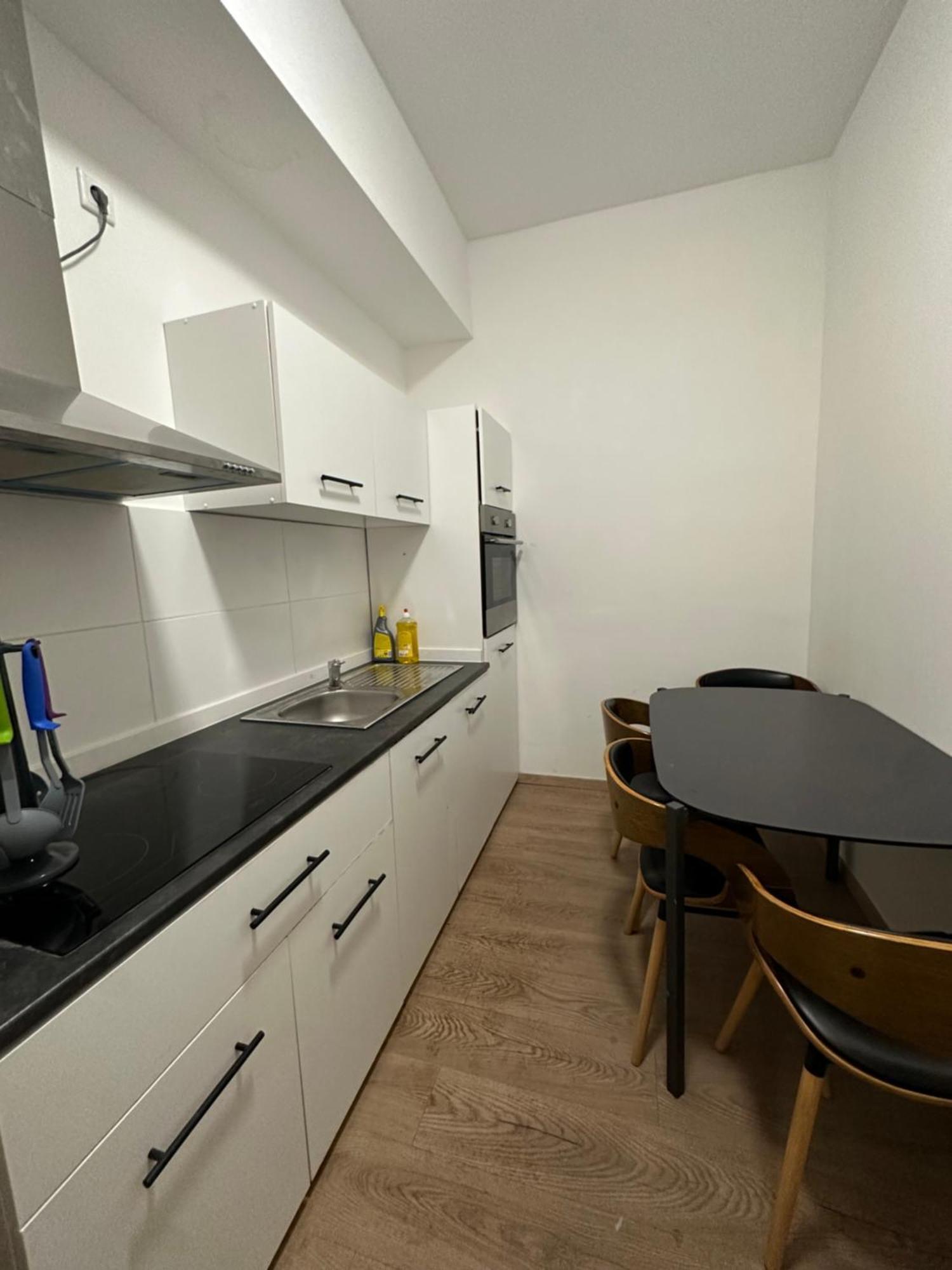 2Schlafenzimmer 5Betten Montuerwhonung Appartement Düsseldorf Buitenkant foto