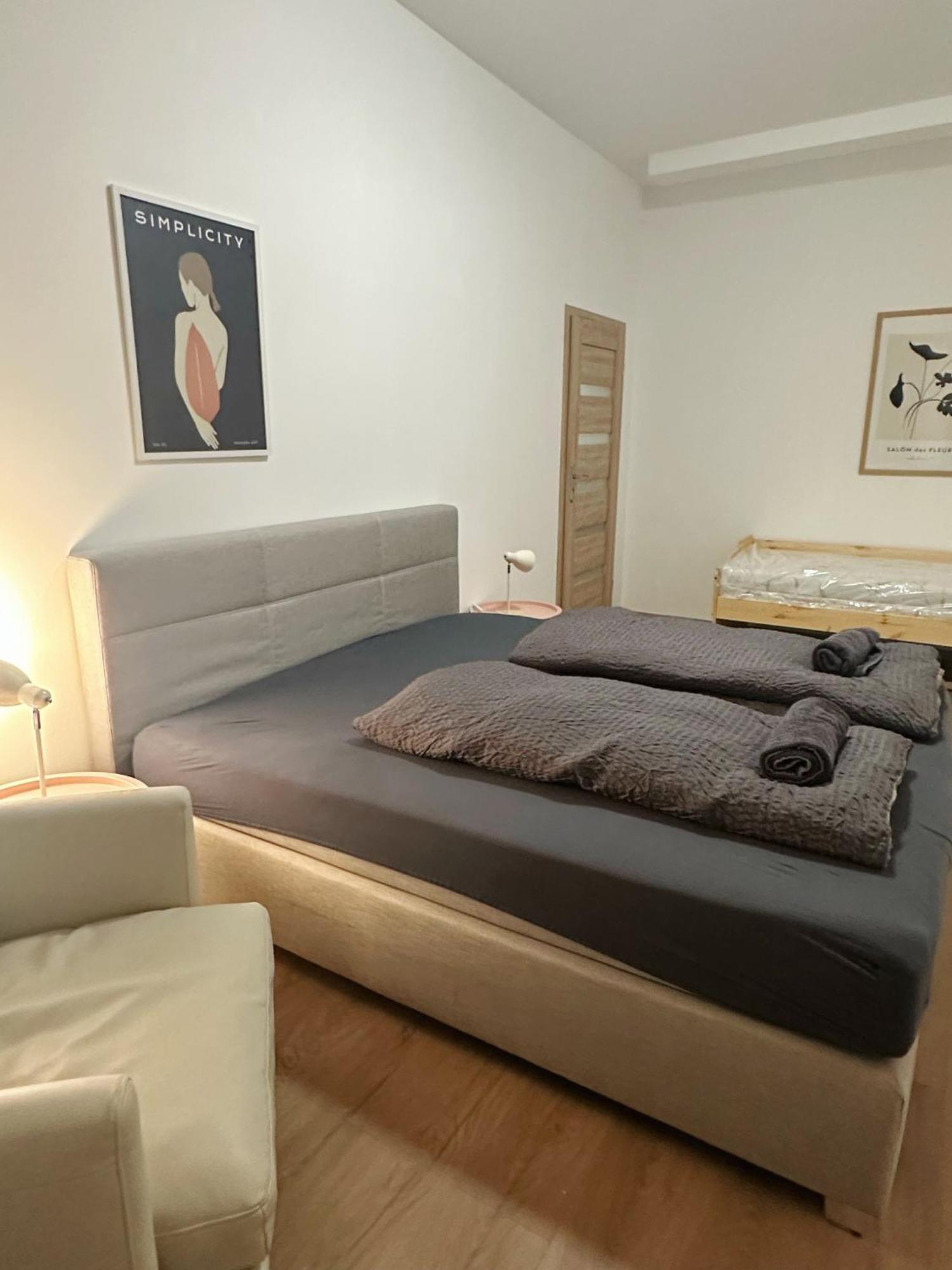 2Schlafenzimmer 5Betten Montuerwhonung Appartement Düsseldorf Buitenkant foto