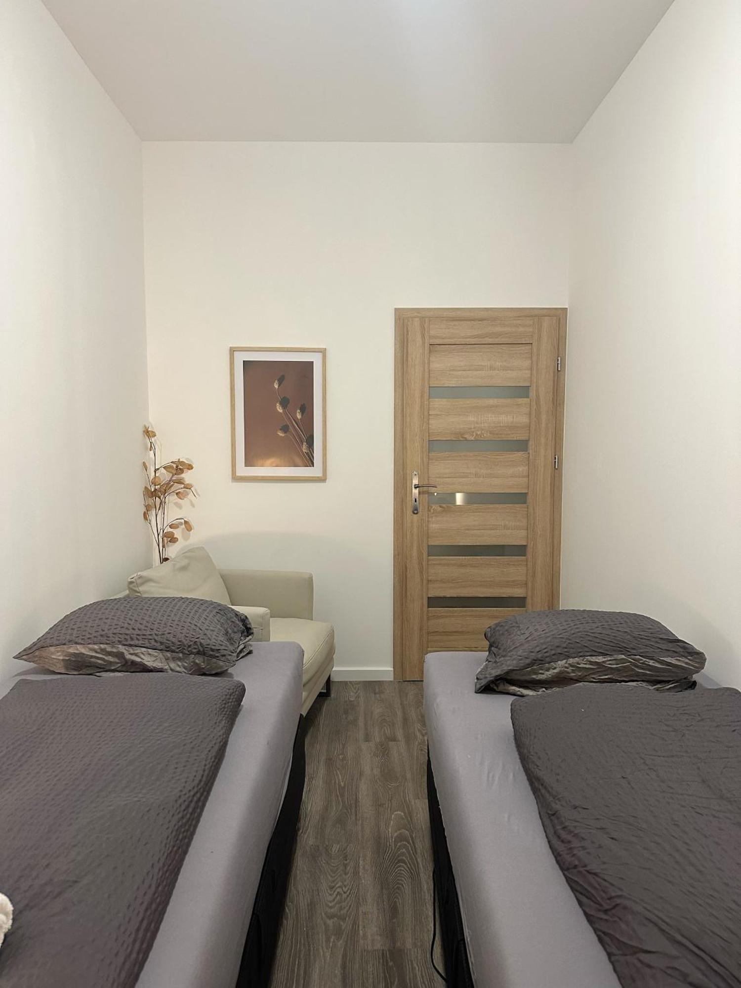 2Schlafenzimmer 5Betten Montuerwhonung Appartement Düsseldorf Buitenkant foto